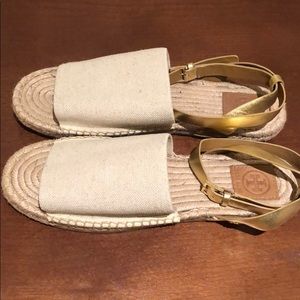 Tory Burch NEVER WORN Size 10 sandals with strap